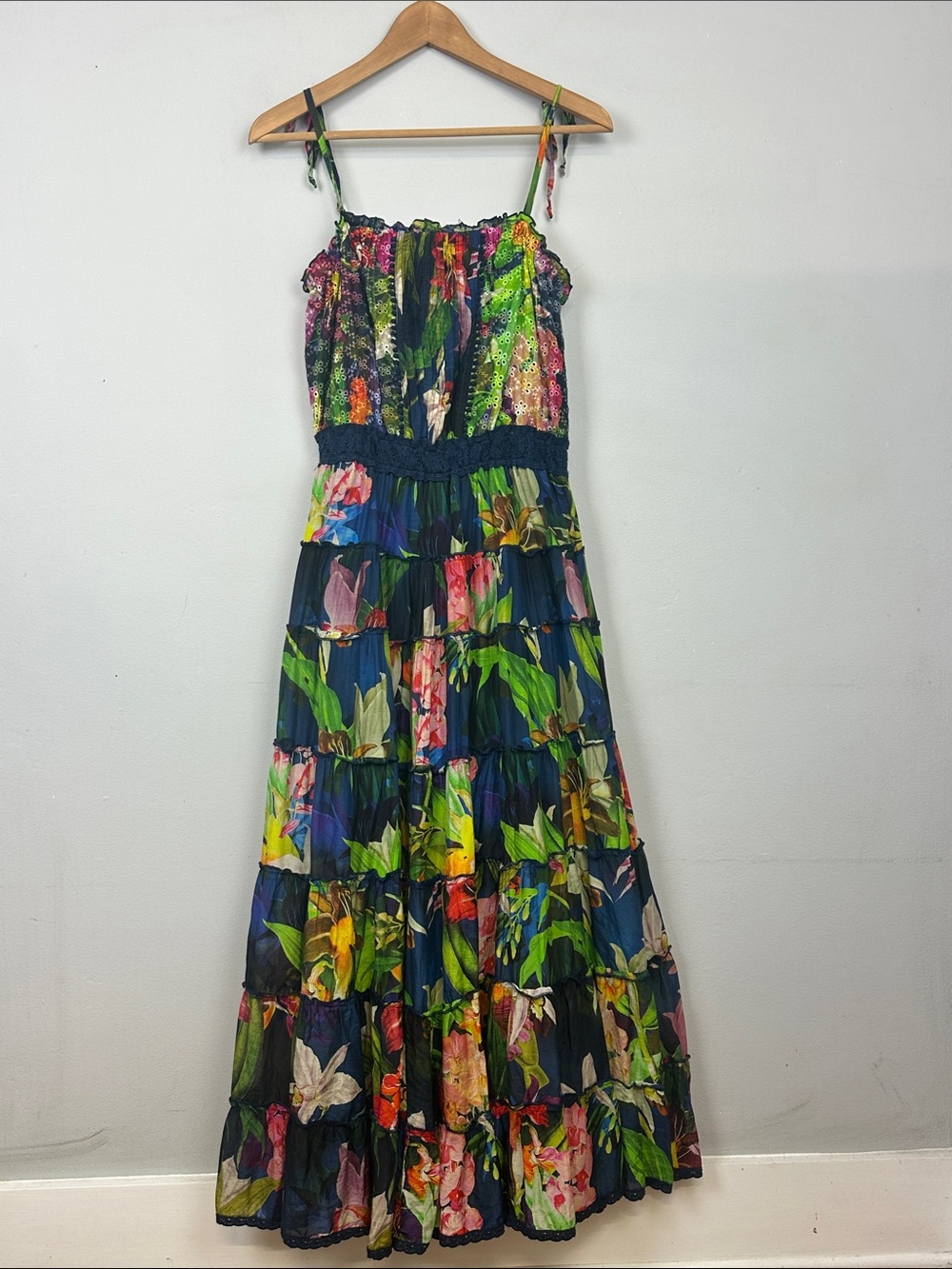 Guess Kinsley Tiered Vibrant Floral Tie Straps Maxi Dress Sz XS - Picture 7 of 16